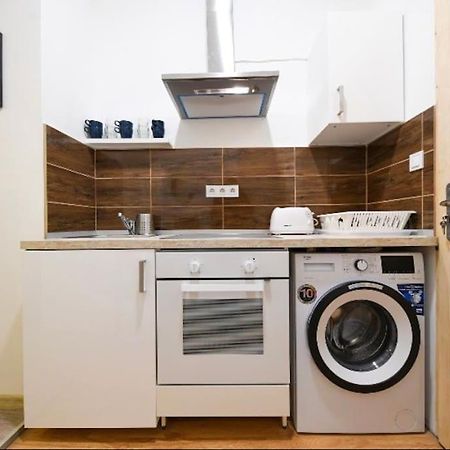1 Bedroom Flat In Nyar Str., Central Budapest Exterior foto