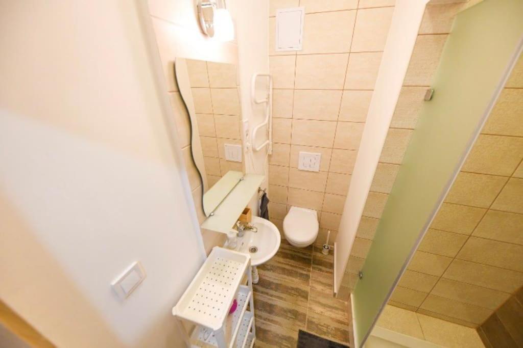 1 Bedroom Flat In Nyar Str., Central Budapest Exterior foto