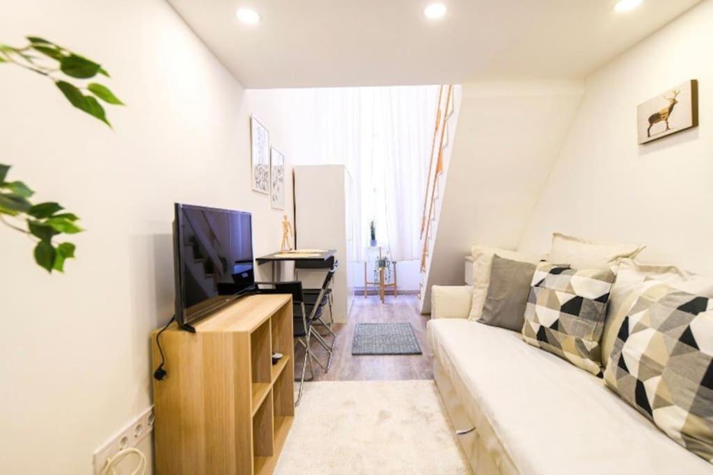 1 Bedroom Flat In Nyar Str., Central Budapest Exterior foto